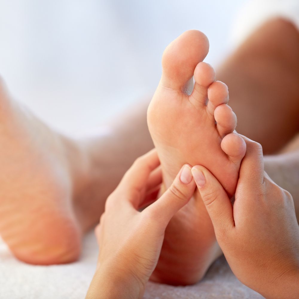 Wohltuende Fußmassage zur Förderung von Entspannung und Wohlbefinden